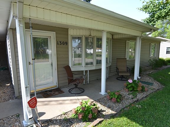 4th image of 1309 W Royale Dr