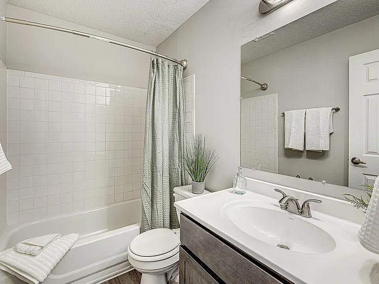 Ninth Avenue Apartments — Photo 11