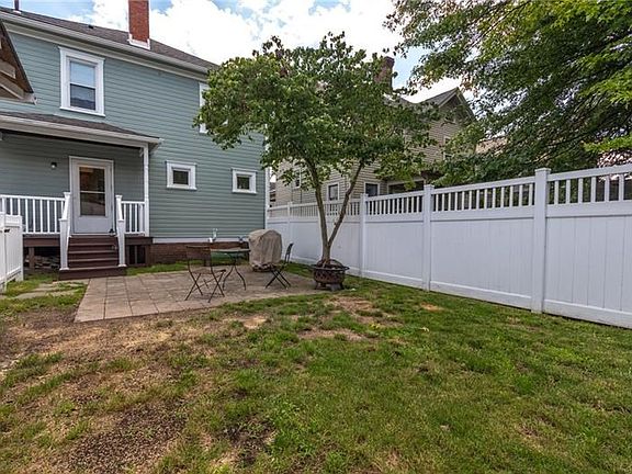 3rd image of 384 Laura St
