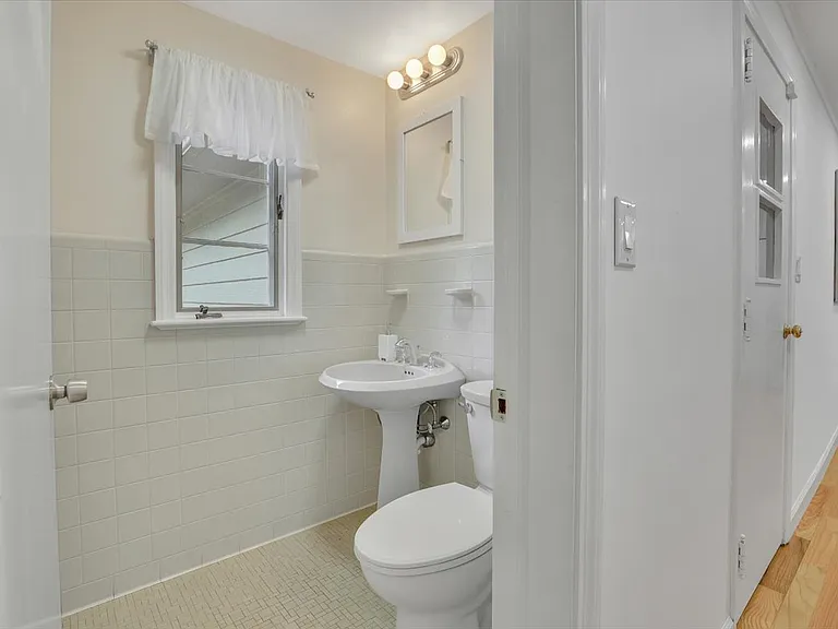 11 W Ridge Dr — Photo 6