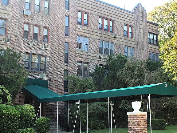 2nd image of 29 Woodmere Blvd APT 3I