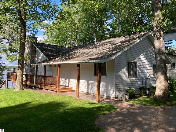 1617 S Ogemaw Trl, West Branch, MI 48661 | MLS #1911021 | Zillow