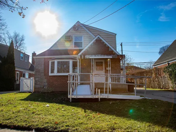 186 Floral Parkway, Floral Park, NY 11001
