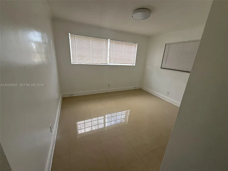 2100 N 52nd Ave — Photo 21