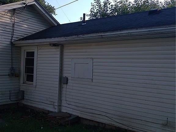 3rd image of 2709 Calvin Ave