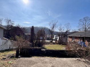 227 Pine St, Paintsville, KY 41240