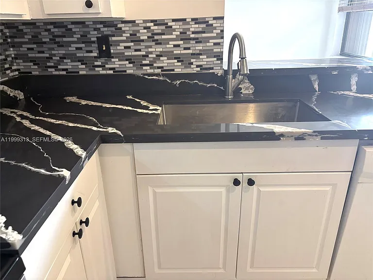 685 W Park Dr #206-11 — Photo 34