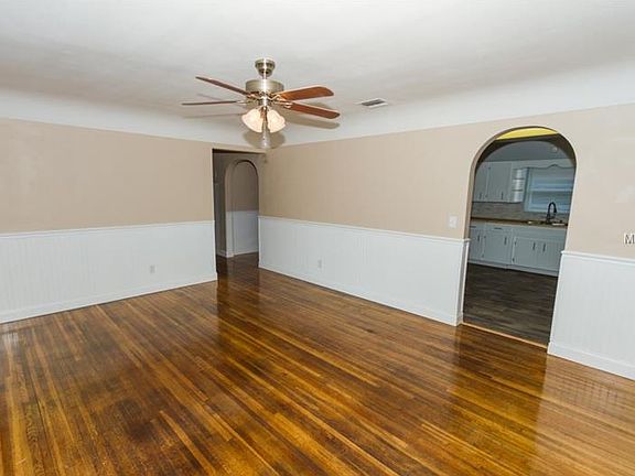 3rd image of 935 Bonnie Dr