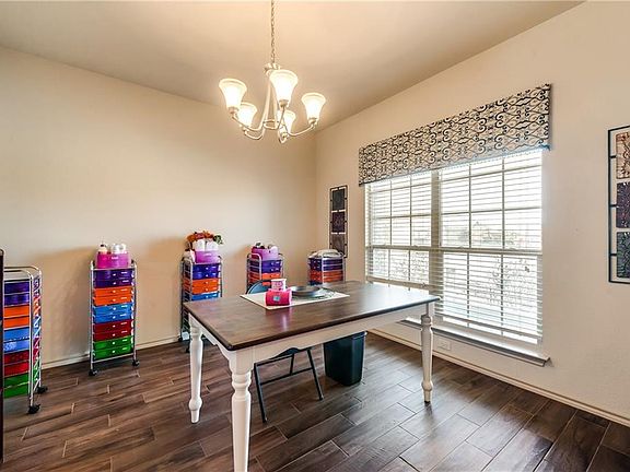5th image of 3012 San Fernando Dr
