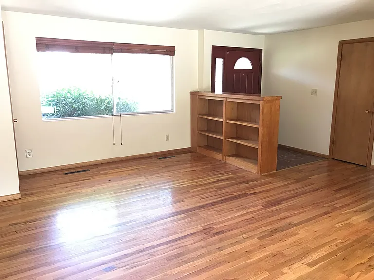 3824 W Greenbrier Dr — Photo 4