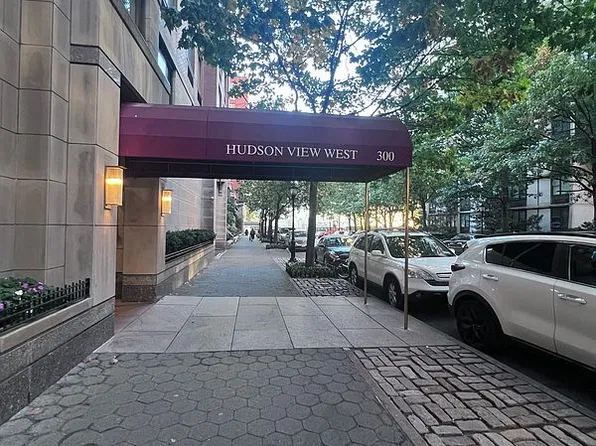 300 Albany St APT 4L, New York, NY 10280