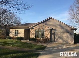 903 S Center St, Geneseo, IL 61254