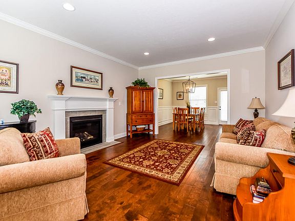 5th image of 8001 Beaver Hill Ln