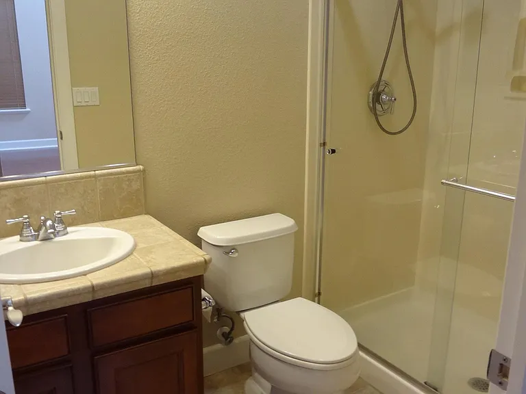 1123 Montague Ln — Photo 11