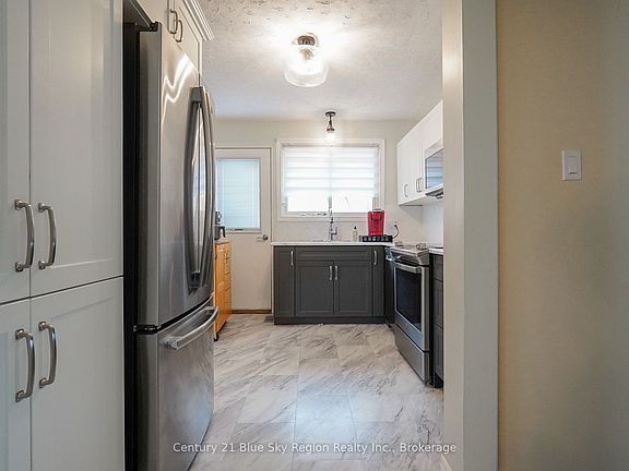 5th image of 14 Marshall Park Dr