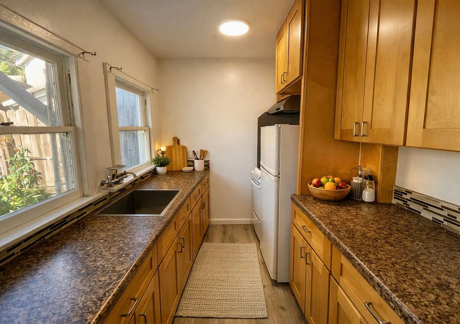 Move In Special: Lower 1 Bedroom Backhouse — Photo 2