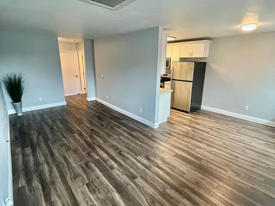 1st image of 128 Hill Dr #209