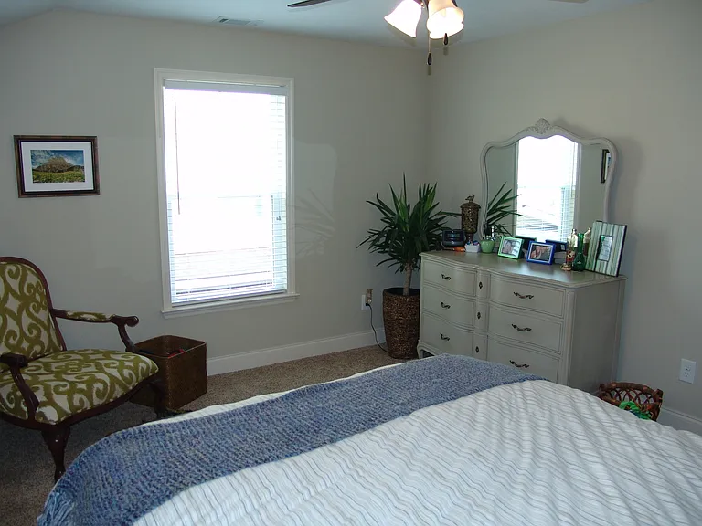 1038 Barrett Dr — Photo 12