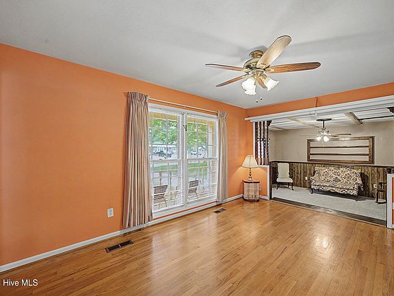5th image of 924 Montclair Avenue
