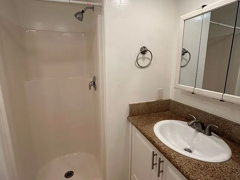 919 Emerald St #A — Photo 7