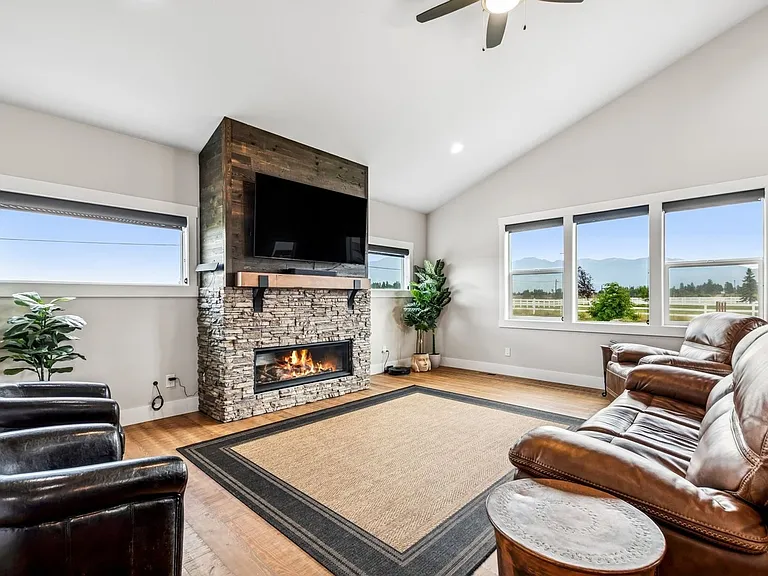 501 Wheatland Ln — Photo 14