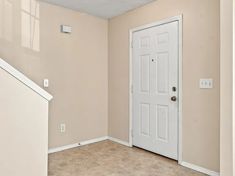 2834 Creekbend Dr — Photo 10