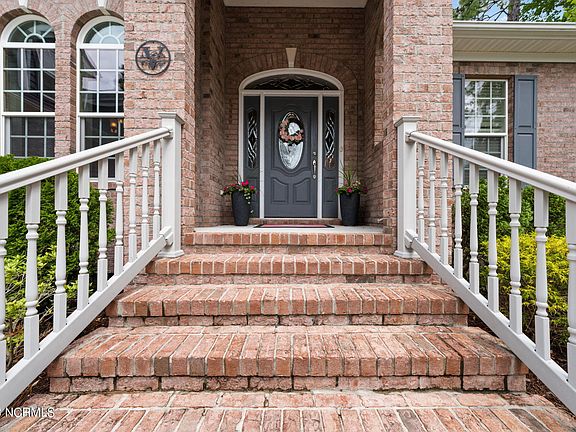3rd image of 3712 Bradford Circle