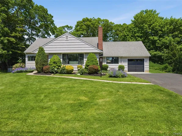 12 Wayne Ct, Westhampton, NY 11977