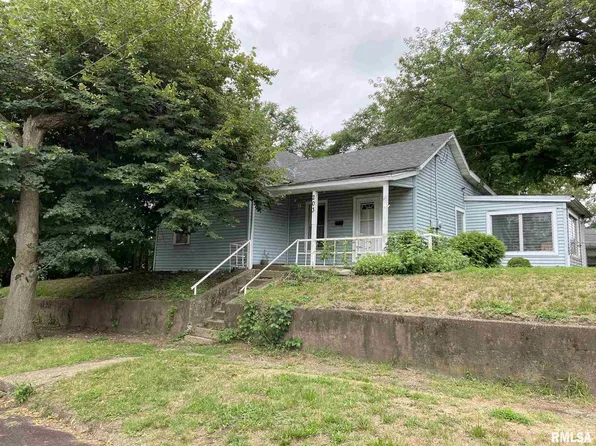 203 N 12th St, Pekin, IL 61554