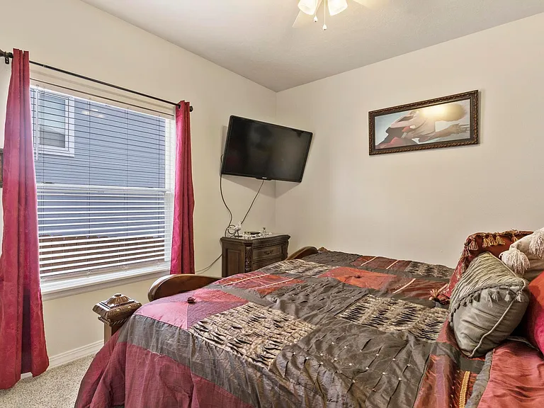 Bedroom 2 - with TV