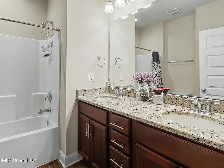 10784 Chapelwood Dr — Photo 19