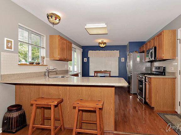 3rd image of 770 Waterview Dr