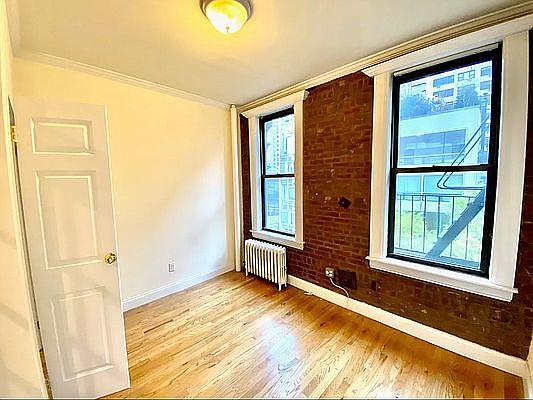 5th image of 239 E 58th St APT 4F