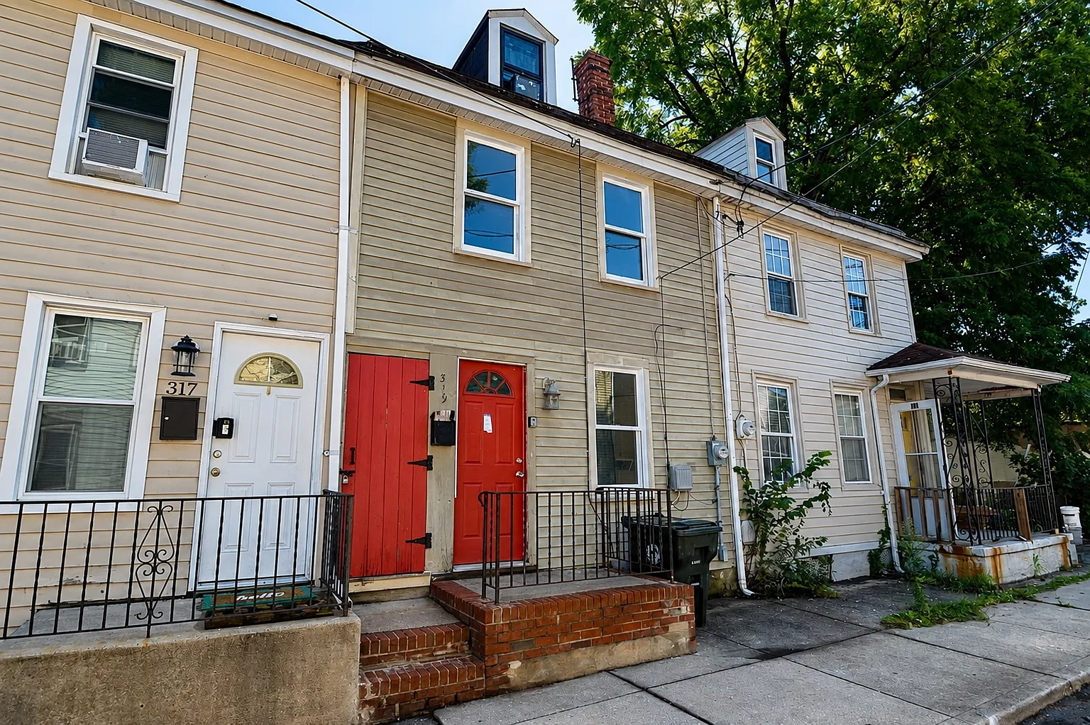 3 bed, 1204 sqft, $1,950 — Photo 1