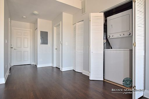 5th image of 7528 N Seeley Ave APT 305