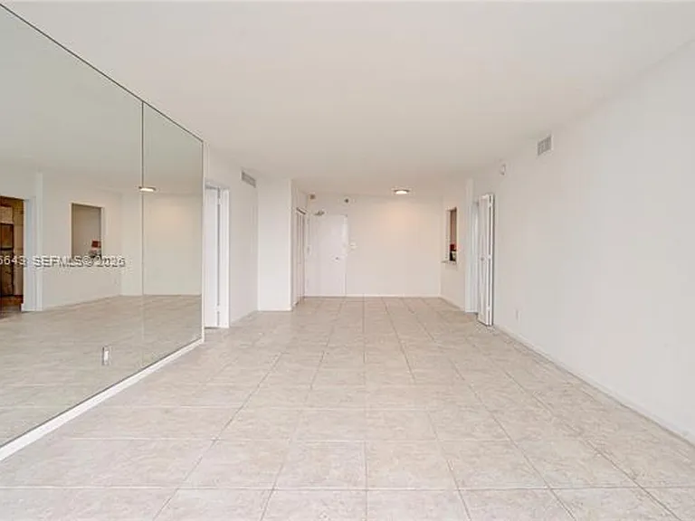 5161 Collins Ave #516 — Photo 13