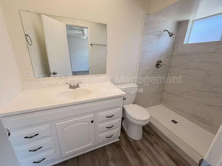 219 Plymouth Dr #B — Photo 9