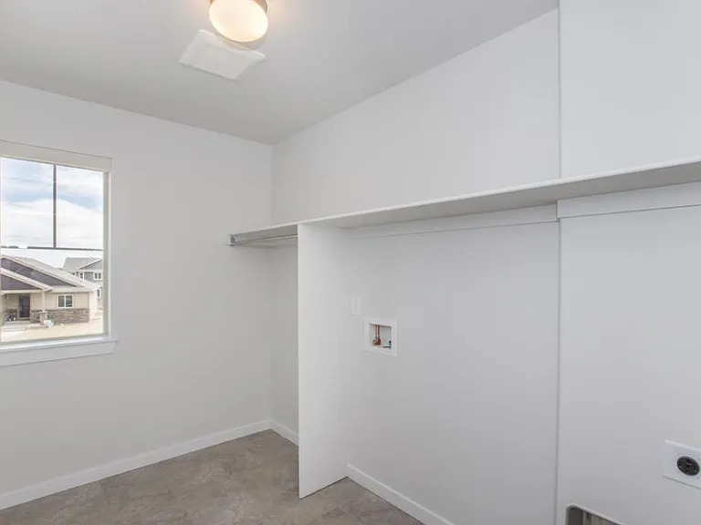 715 Lene Ln — Photo 17