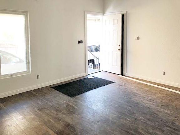 3rd image of 1827 Gardenia Ave #A-3