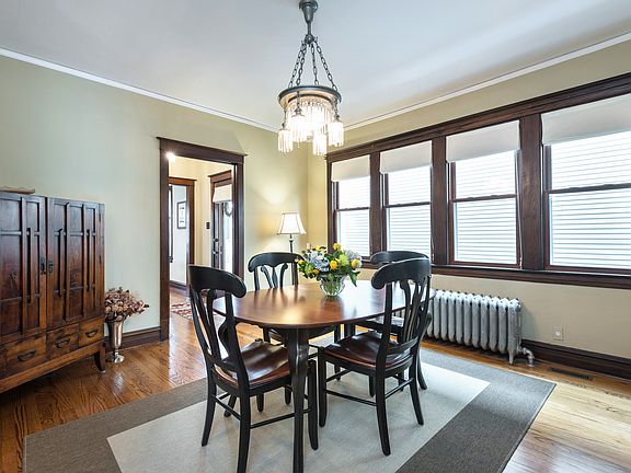 Dining Room / Foyer