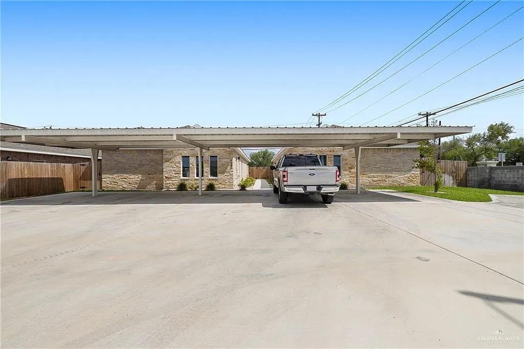 2 bed, 1.0 bath, 771 sqft, $1,175 — Photo 1