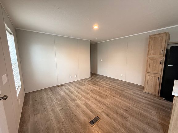 4th image of 147 W Skyline Dr #21