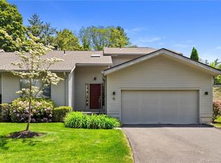 4 Boxwood Cir #4, Avon, CT 06001