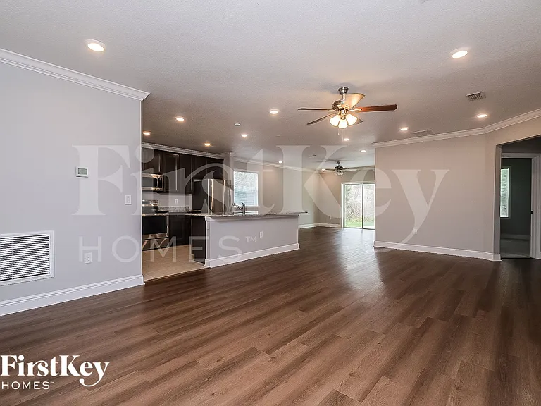 6177 Kinlock Ave — Photo 2