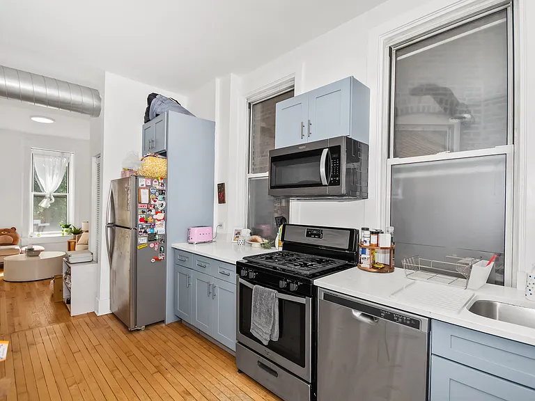 1140 N Winchester Ave #2F — Photo 4