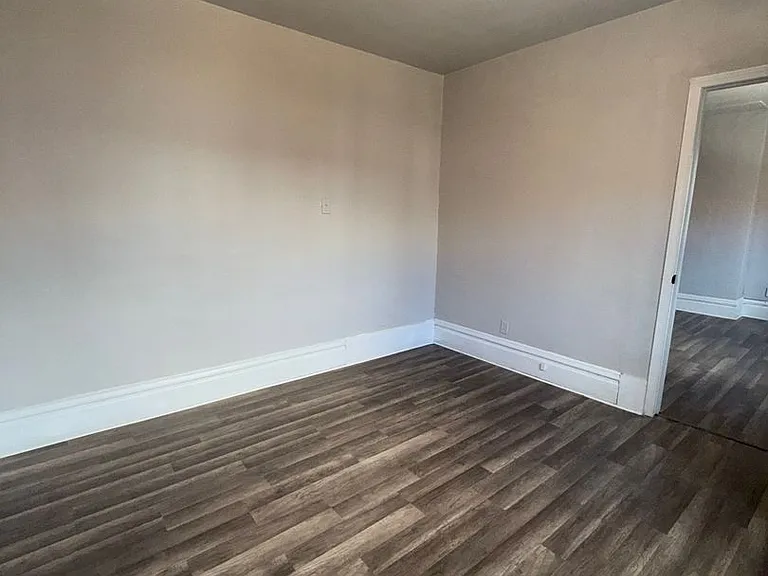 826 Collins St — Photo 11