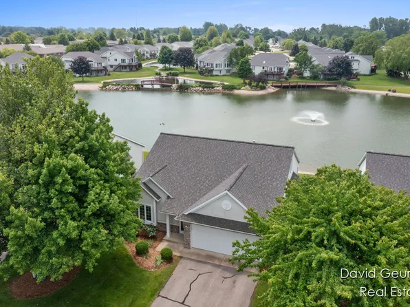 340 Royal Park Dr, Zeeland, MI 49464