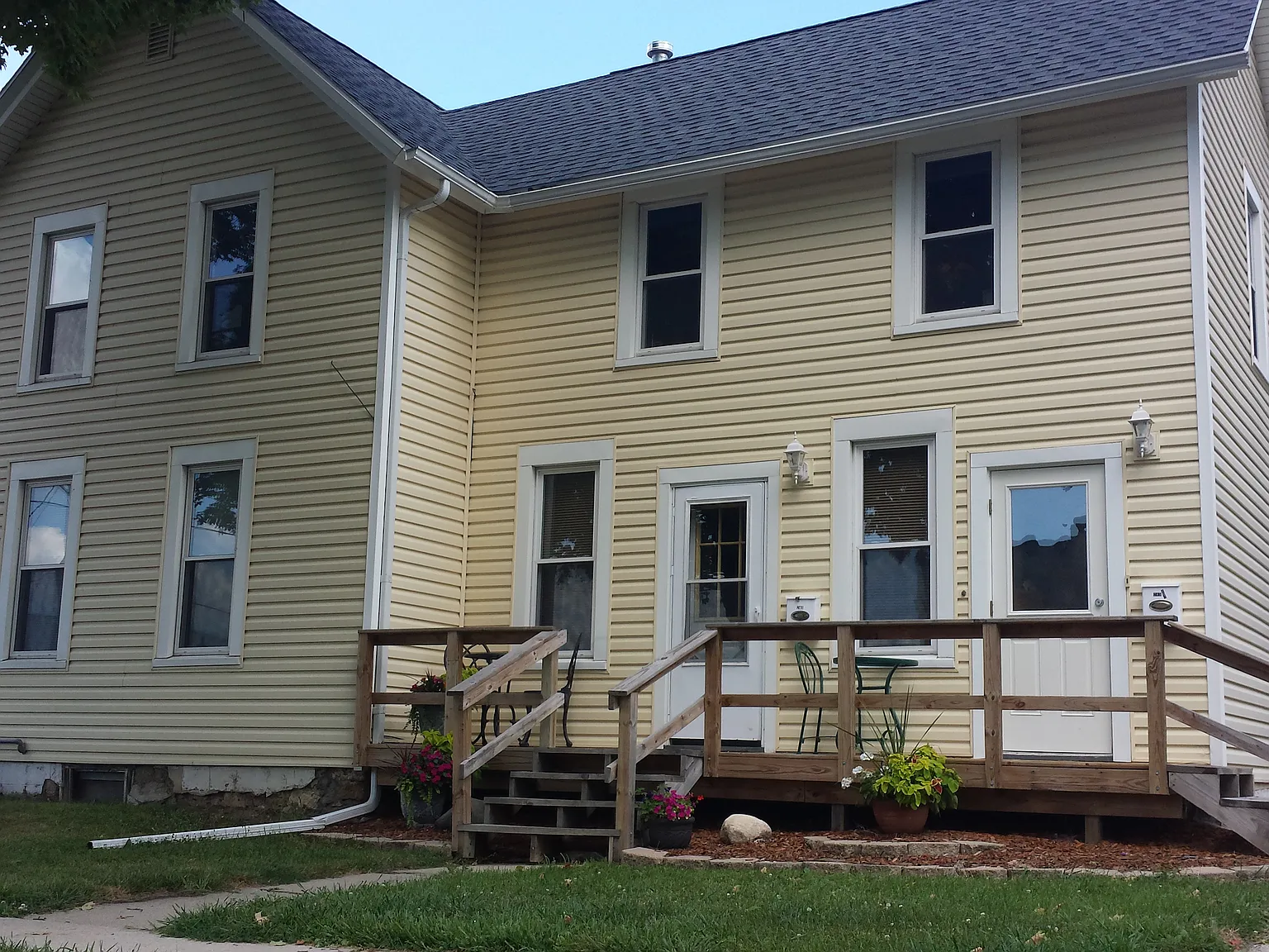 3 bed, 900 sqft, $1,350 — Photo 1