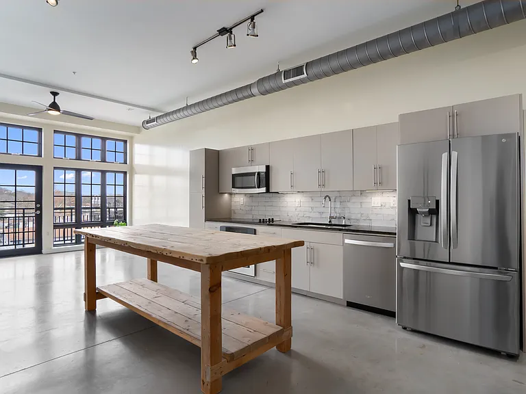 2235 E 6th St #315 — Photo 4