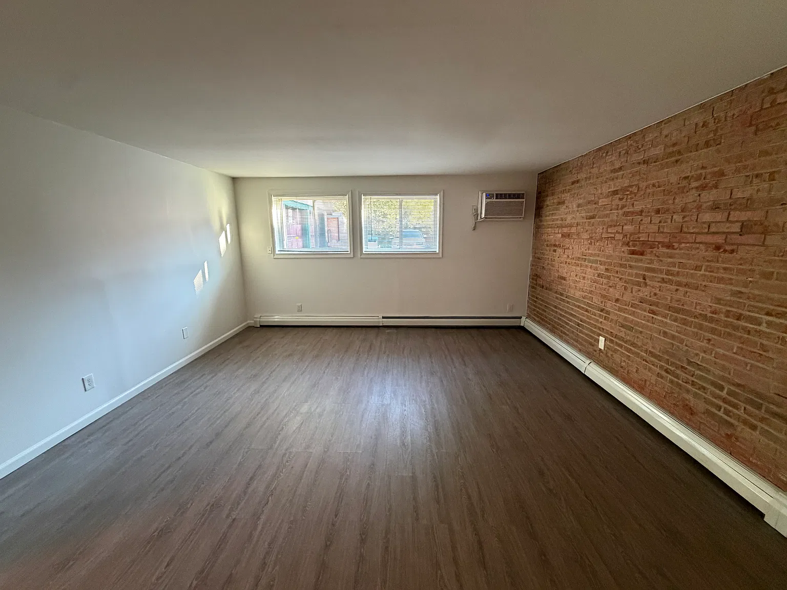 2 bed, 850 sqft, $1,400 — Photo 3